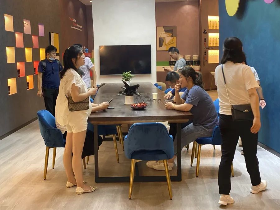 廣州建博會第2天，帝卡斯&威尼托展館持續火爆！